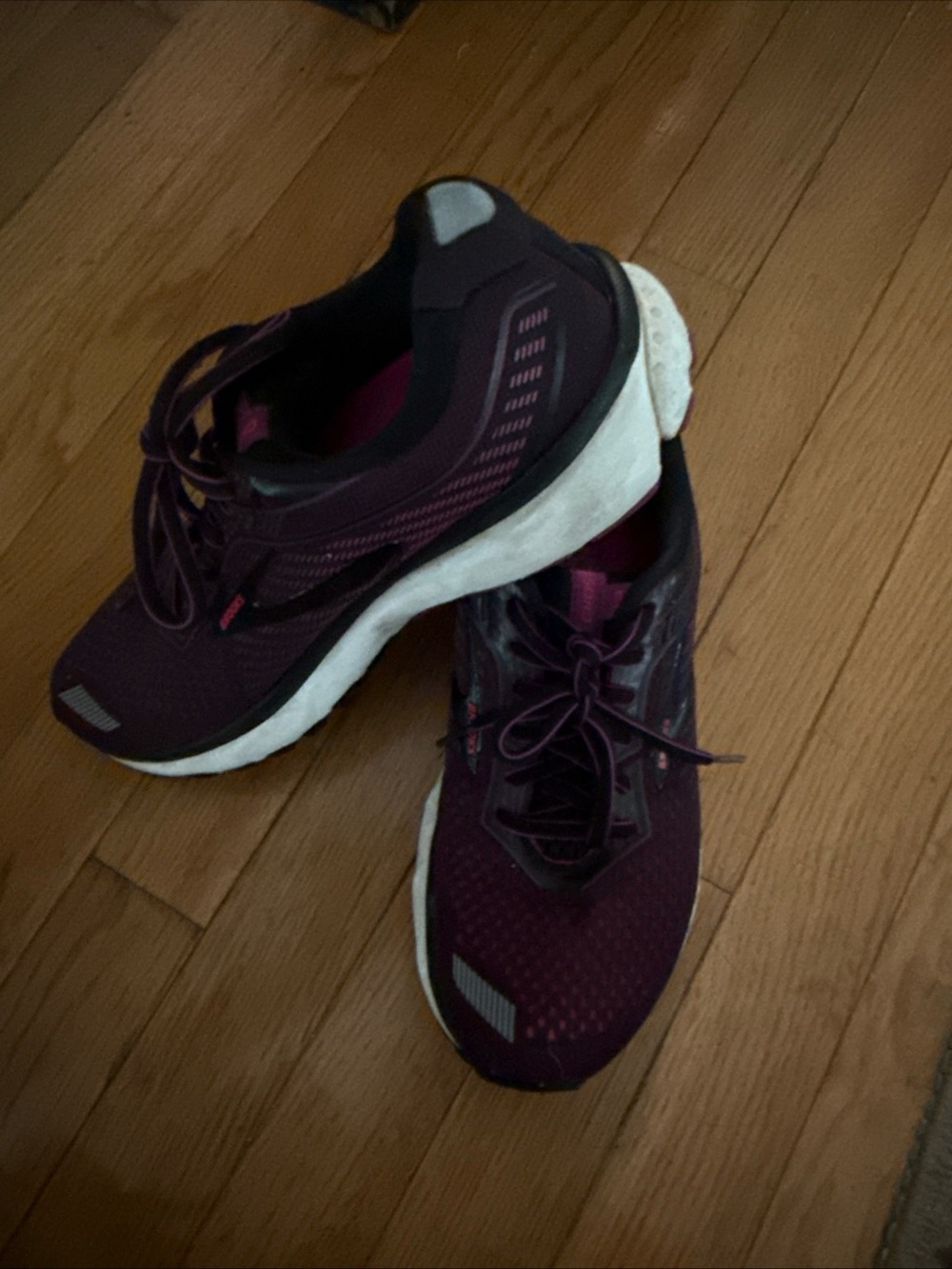 Brooks Ghost 12 Women's Running Shoes in Plum and White